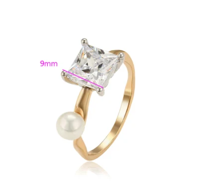 Элегантное и очаровательное обручальное кольцо с крупными бриллиантами и жемчугом разных цветов.
