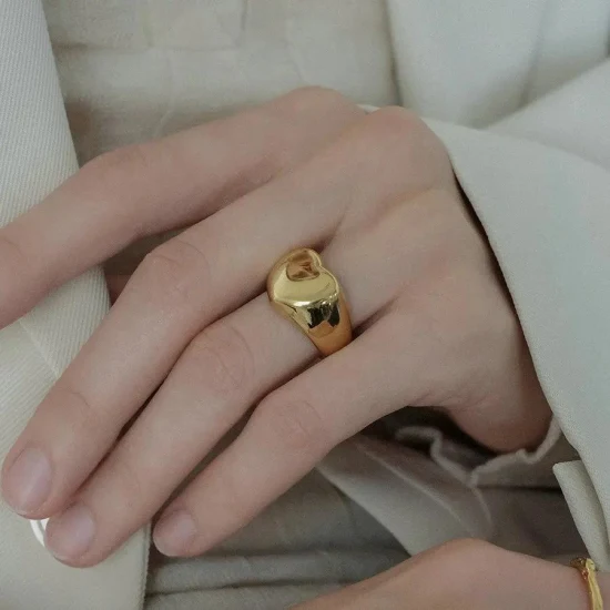 Простое модное позолоченное женское кольцо на палец.