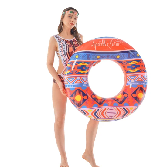 Блестящий надувной круг для плавания в форме сердца для взрослых.